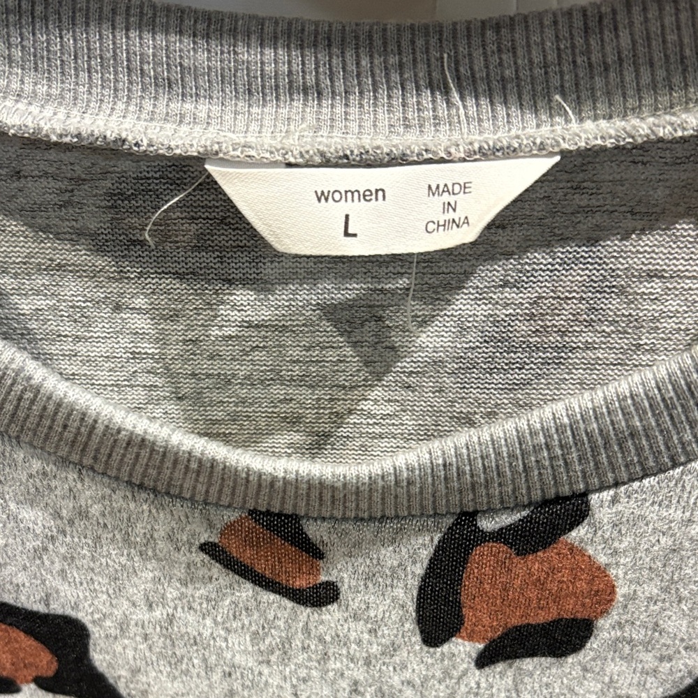 Leopard Print Light Knit Sweater - Picture 2 of 6